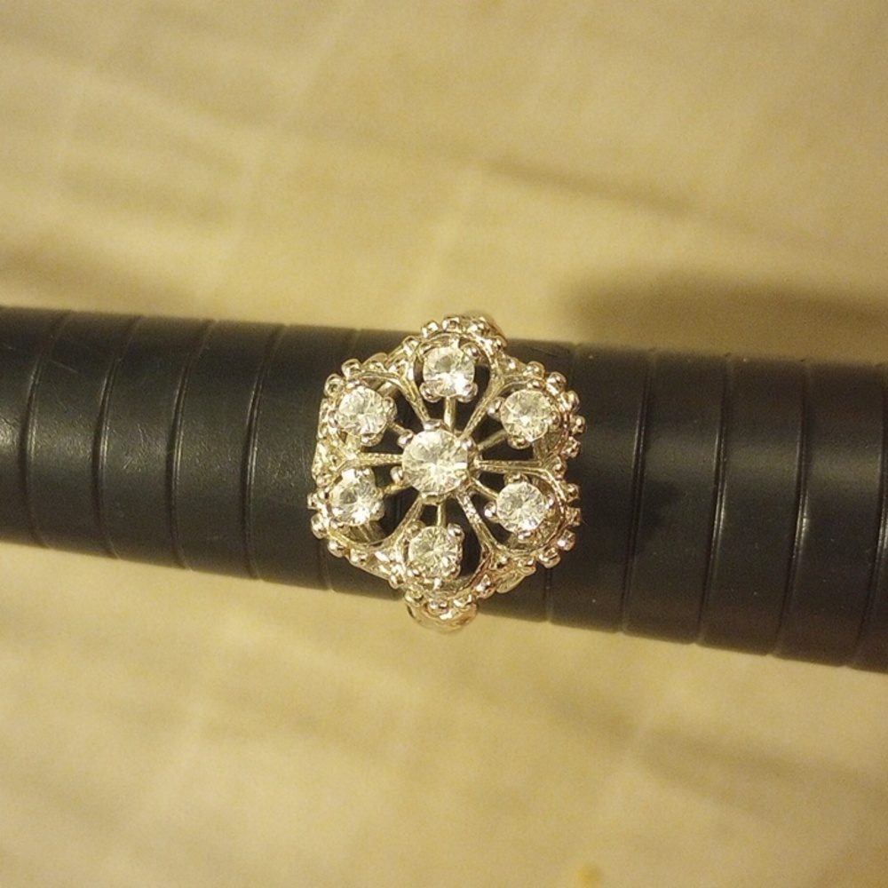 Sterling Silver ring, size 7 EUC